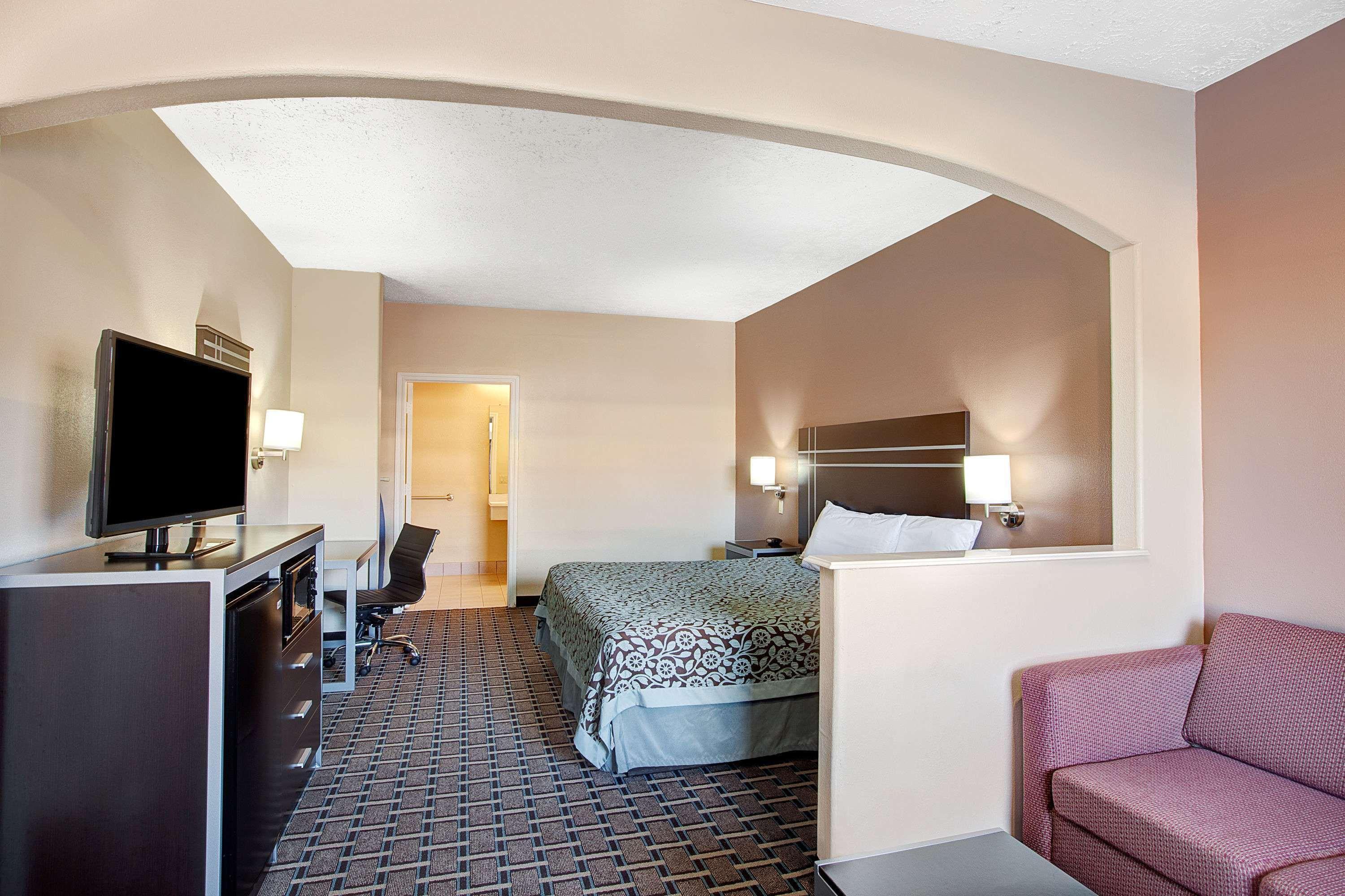 Days Inn & Suites By Wyndham Houston North - Spring Exterior foto